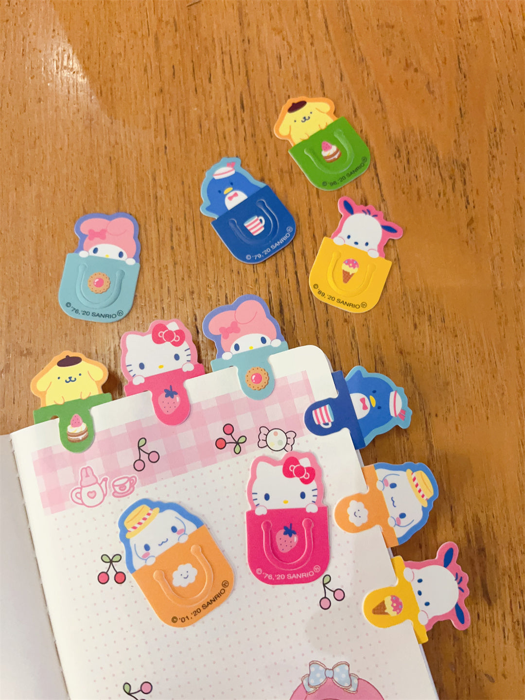 Sanrio 6 Character Mini Plastic Bookmark Clips